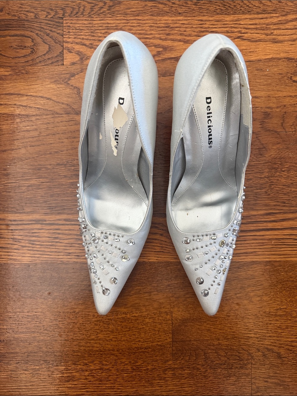 Y2K Delicious Silver Satin Pointed-Toe Crystal Pumps beaded size 7